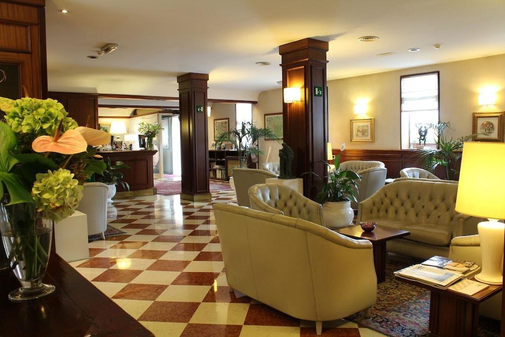Hotel Alla Torre Castelfranco Veneto Esterno foto