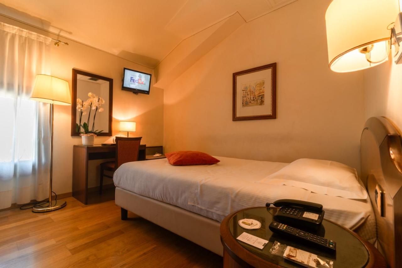 Hotel Alla Torre Castelfranco Veneto Esterno foto